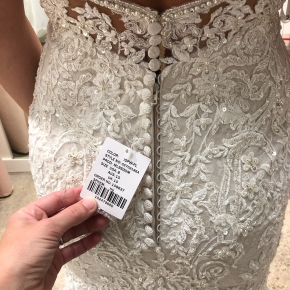 Martina Liana Wedding Gown - Picture 2 of 10